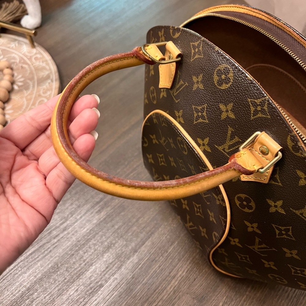 Authentic Louis Vuitton Monogram Ellipse MM π₯° Awesome condition. - Picture 6 of 13